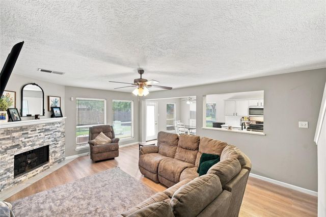 217 Fox Springs Court, Dickinson, TX 77539
