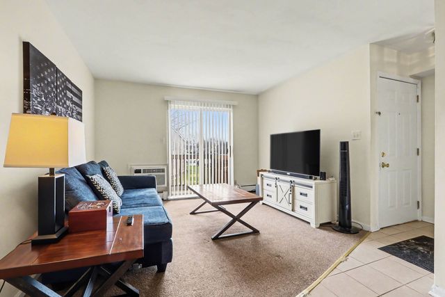 1900 Light Road 210, Oswego, IL 60543