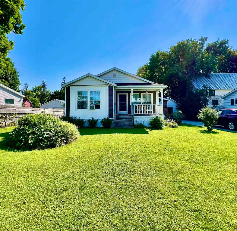 7 Greenwich Street, Swanton, VT 05488