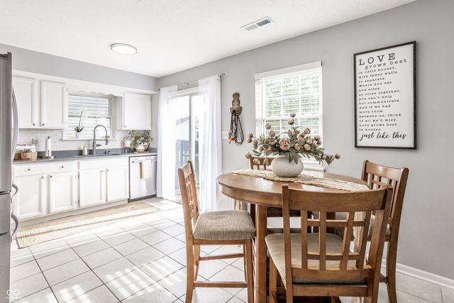 11209 Autumn Harvest Drive, Fishers, IN 46038