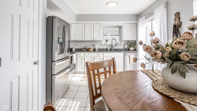 11209 Autumn Harvest Drive, Fishers, IN 46038