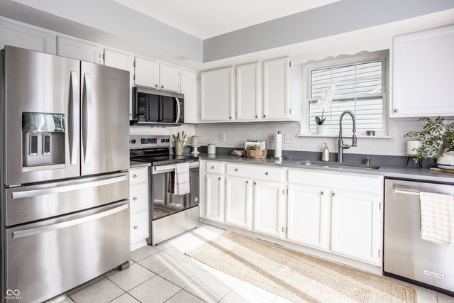 11209 Autumn Harvest Drive, Fishers, IN 46038