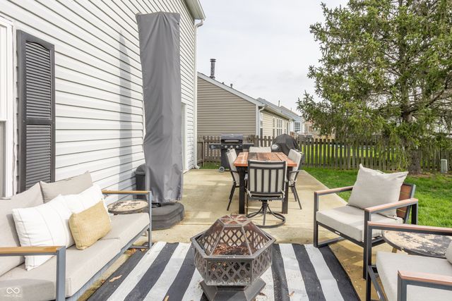 11209 Autumn Harvest Drive, Fishers, IN 46038