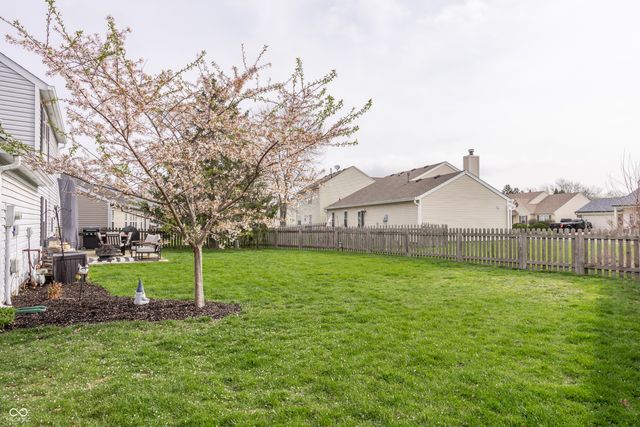 11209 Autumn Harvest Drive, Fishers, IN 46038