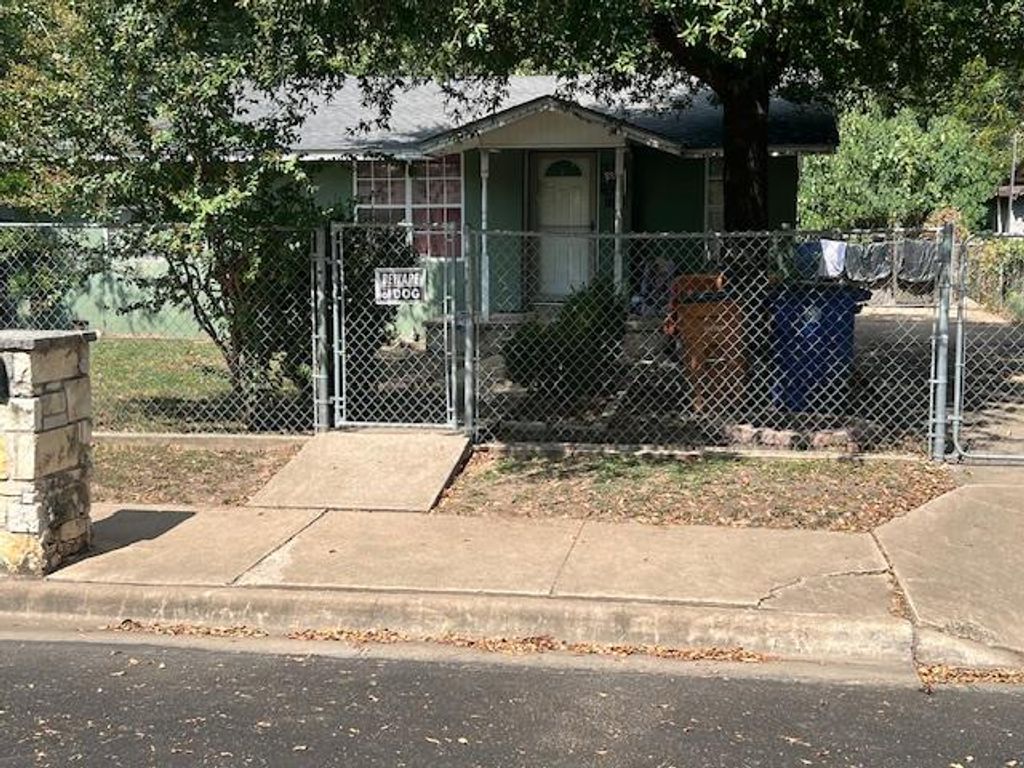 1124 Spur ST, Austin, TX 78721