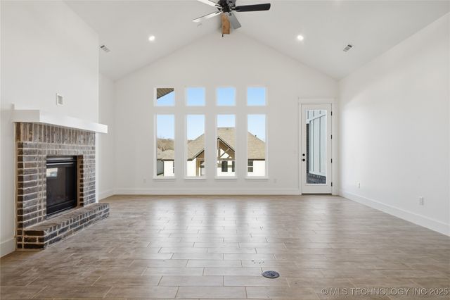 2045 E 130th Street S, Jenks, OK 74037