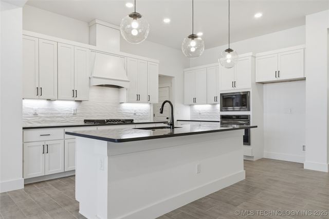 2045 E 130th Street S, Jenks, OK 74037