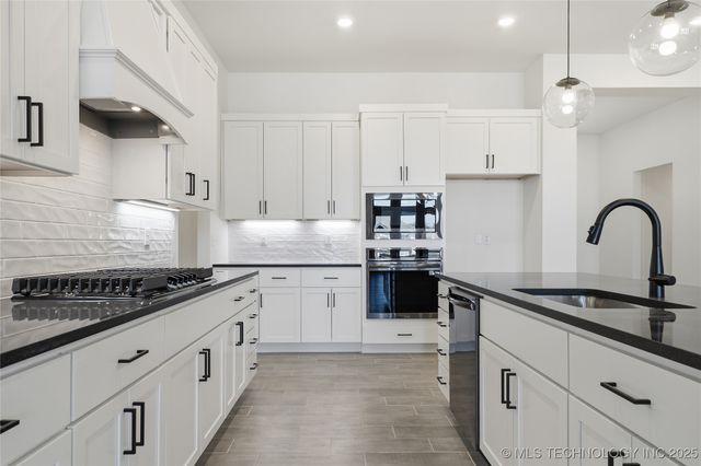 2045 E 130th Street S, Jenks, OK 74037