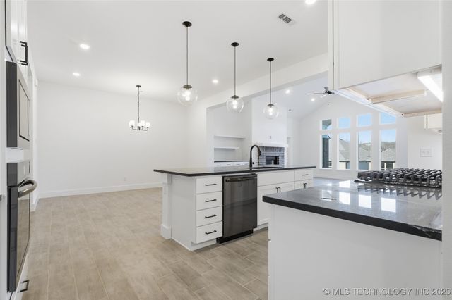 2045 E 130th Street S, Jenks, OK 74037