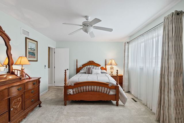 573 Shorely Drive, Barrington, IL 60010