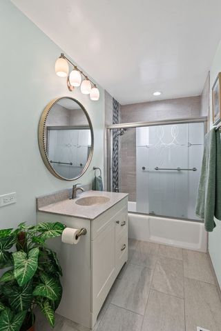 573 Shorely Drive, Barrington, IL 60010