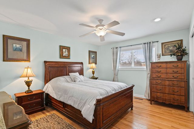 573 Shorely Drive, Barrington, IL 60010