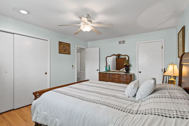 573 Shorely Drive, Barrington, IL 60010