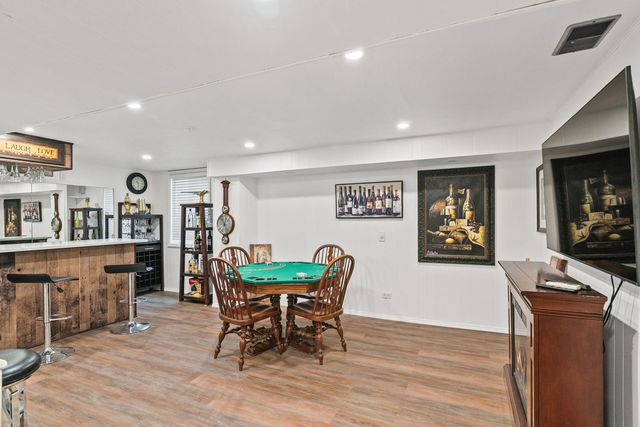 573 Shorely Drive, Barrington, IL 60010