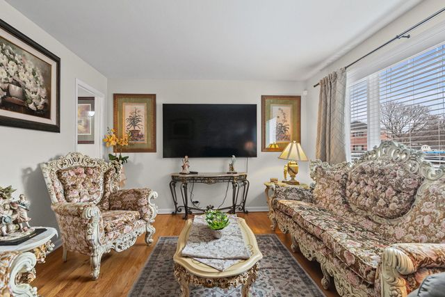 573 Shorely Drive, Barrington, IL 60010