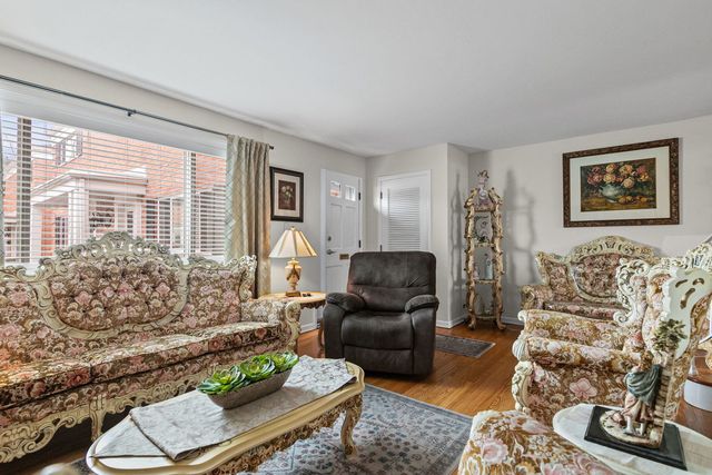 573 Shorely Drive, Barrington, IL 60010