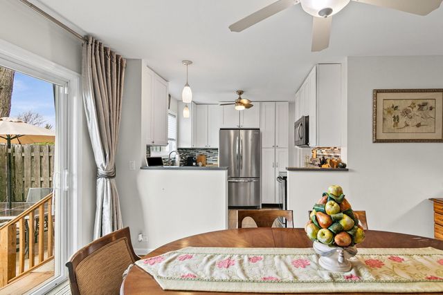 573 Shorely Drive, Barrington, IL 60010