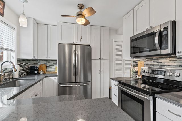 573 Shorely Drive, Barrington, IL 60010