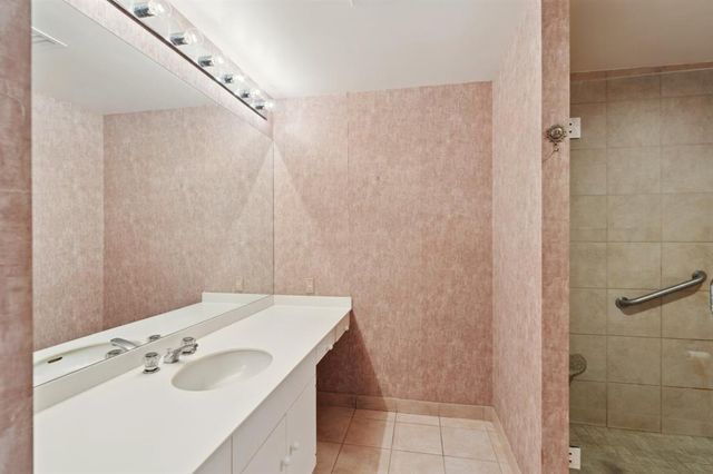 14 Greenway Plaza 19R, Houston, TX 77046