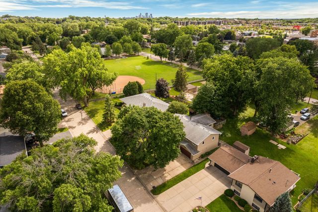 4018 Shamrock Drive NE, Saint Anthony, MN 55421