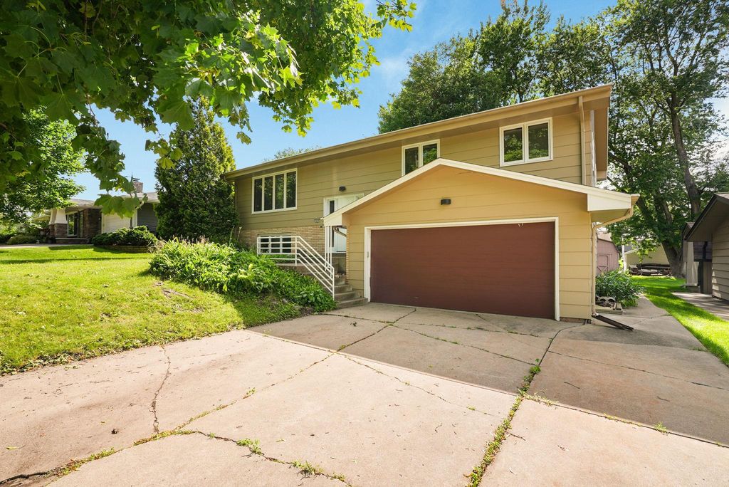 4018 Shamrock Drive NE, Saint Anthony, MN 55421 — photo 2
