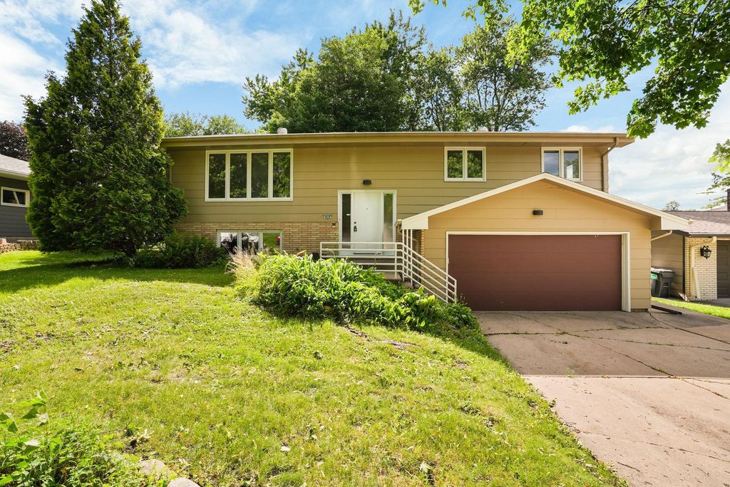 4018 Shamrock Drive NE, Saint Anthony, MN 55421 — photo 3