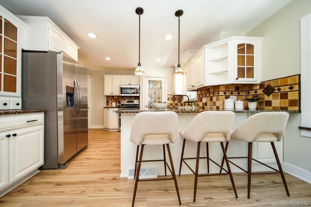 8076 Winona Avenue, Allen Park, MI 48101