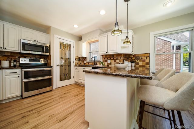 8076 Winona Avenue, Allen Park, MI 48101