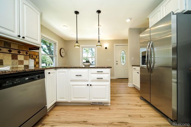 8076 Winona Avenue, Allen Park, MI 48101