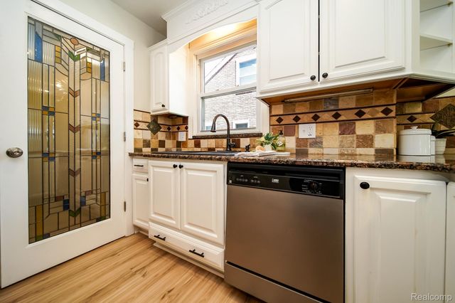 8076 Winona Avenue, Allen Park, MI 48101