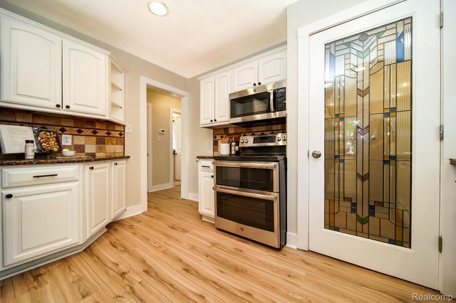 8076 Winona Avenue, Allen Park, MI 48101
