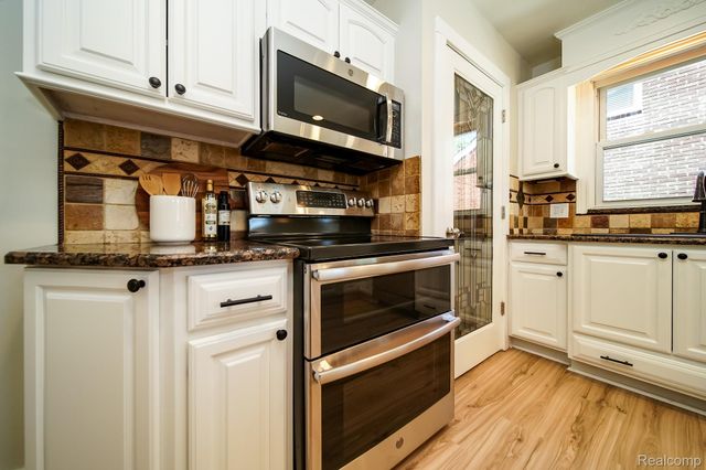 8076 Winona Avenue, Allen Park, MI 48101