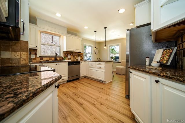 8076 Winona Avenue, Allen Park, MI 48101
