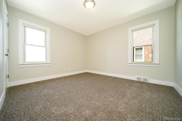 8076 Winona Avenue, Allen Park, MI 48101