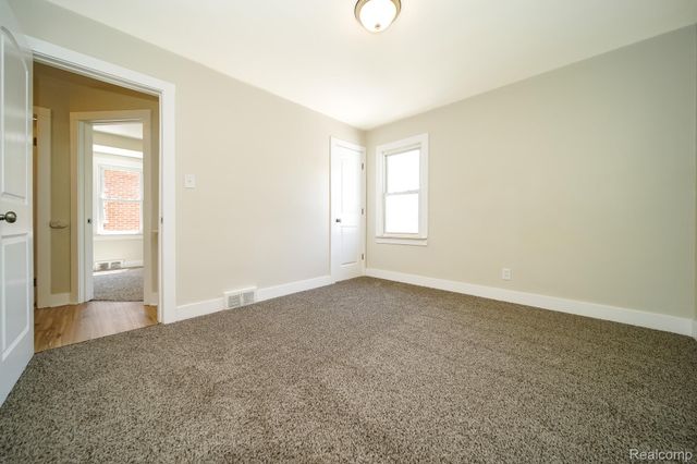 8076 Winona Avenue, Allen Park, MI 48101