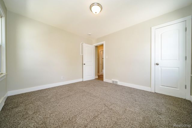 8076 Winona Avenue, Allen Park, MI 48101