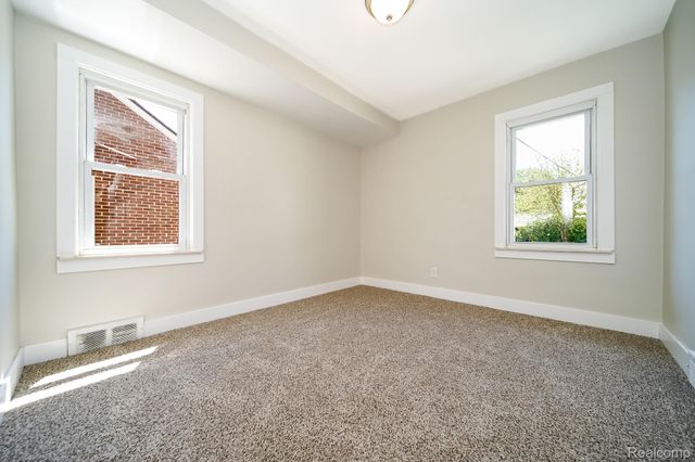 8076 Winona Avenue, Allen Park, MI 48101