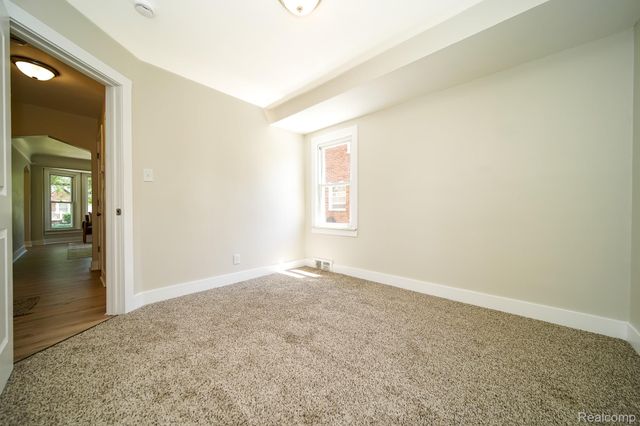 8076 Winona Avenue, Allen Park, MI 48101