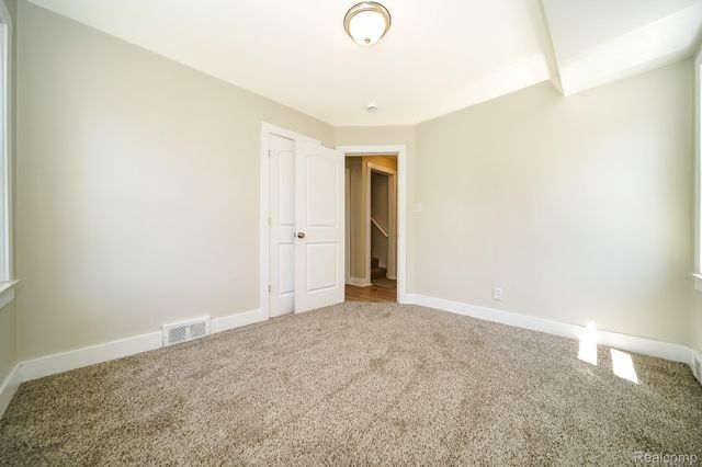 8076 Winona Avenue, Allen Park, MI 48101