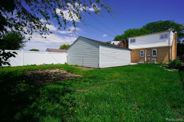 8076 Winona Avenue, Allen Park, MI 48101