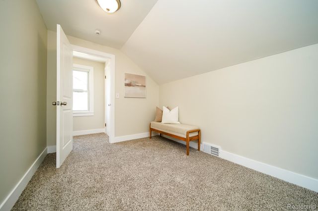 8076 Winona Avenue, Allen Park, MI 48101