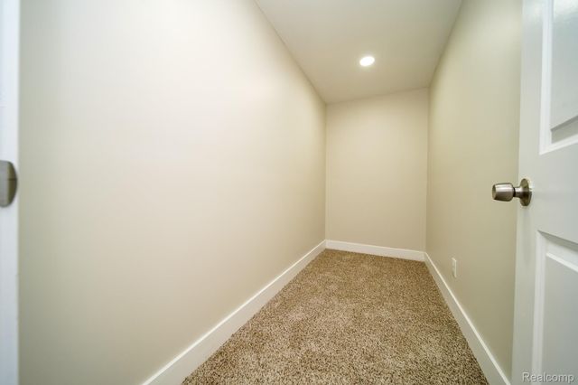 8076 Winona Avenue, Allen Park, MI 48101