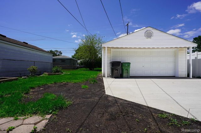 8076 Winona Avenue, Allen Park, MI 48101