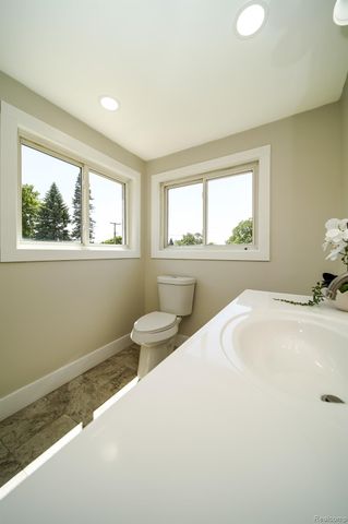 8076 Winona Avenue, Allen Park, MI 48101