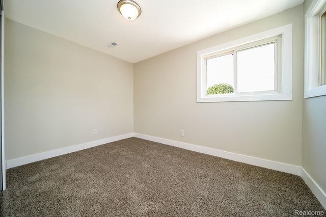 8076 Winona Avenue, Allen Park, MI 48101