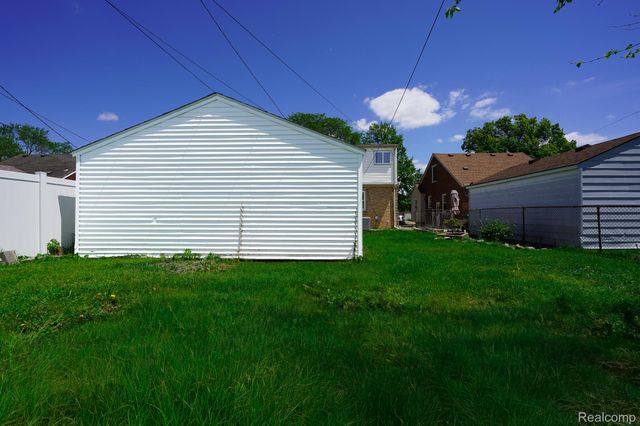 8076 Winona Avenue, Allen Park, MI 48101