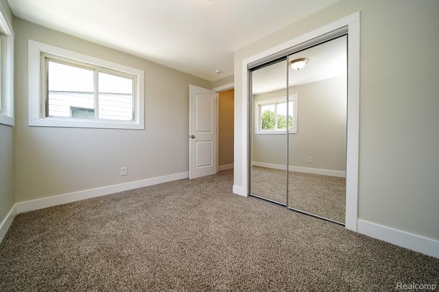 8076 Winona Avenue, Allen Park, MI 48101