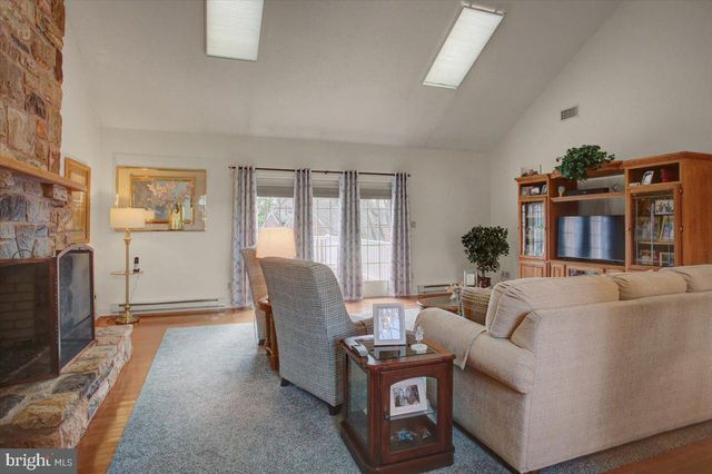 84 MONROE DRIVE, Chambersburg, PA 17201