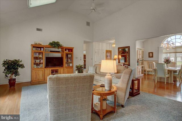 84 MONROE DRIVE, Chambersburg, PA 17201