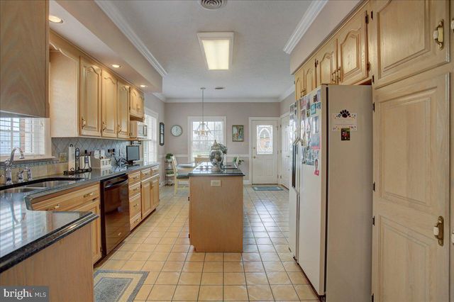 84 MONROE DRIVE, Chambersburg, PA 17201